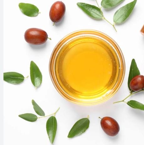 Jojoba oil is mainly used in high-end cosmetics because it is moist and quickly absorbed into the skin. Skin-friendly and absorbs well.