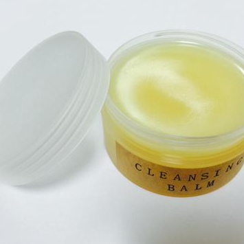 Natural Facial Cleansing Balm - The product to be made this time is a natural cleansing balm.Most makeup products and sun care products use fat-soluble ingredients that do not dissolve in water. For those who use a lot of these products, we recommend a cleansing balm that is useful and contains a lot of oil to effectively cleanse your face.