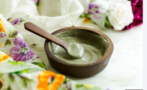 Green clay Exfoliating Pack - In this post, I'm going to try to make a face removal pack using natural ingredients. A face pack that can be used by all skin types by using urea and green clay to remove dead skin cells and supply moisture to make the skin smooth and moist.